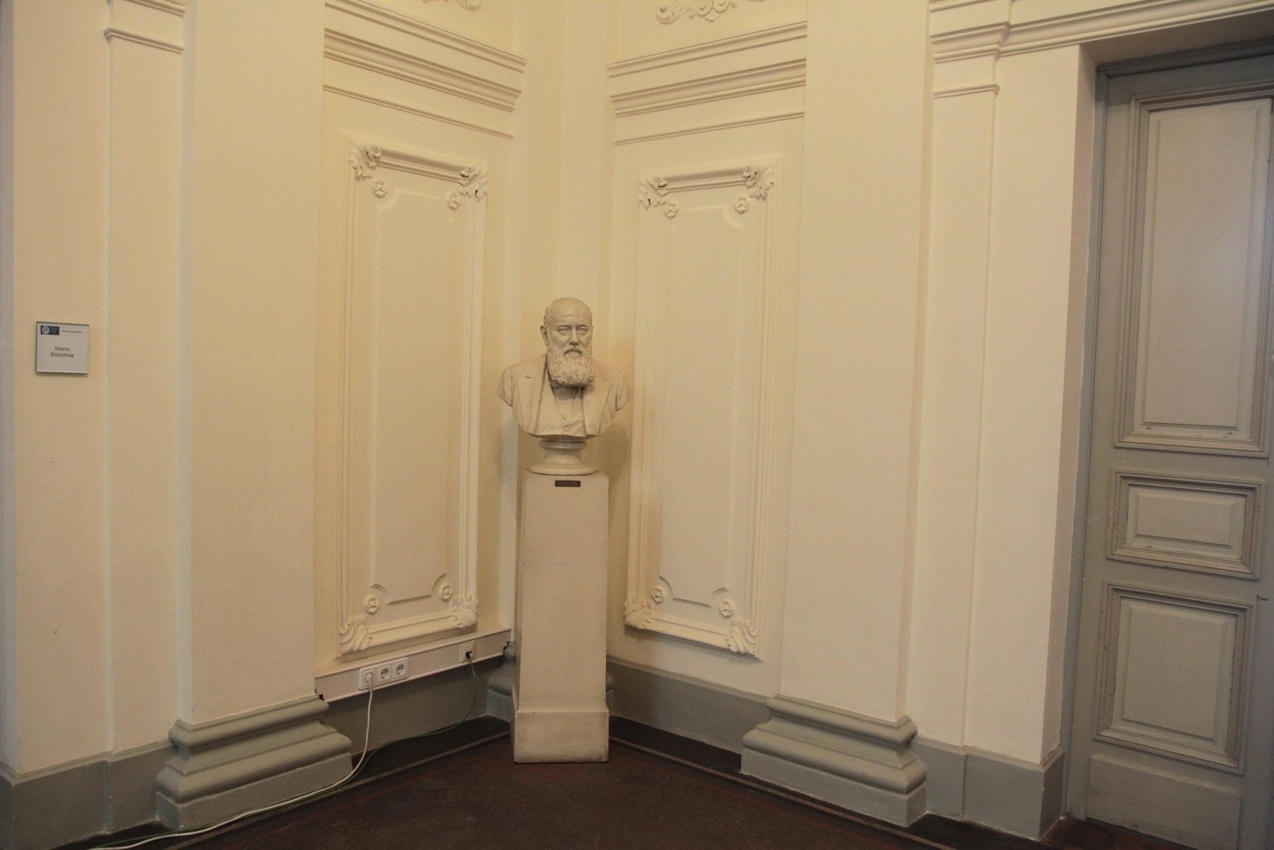 Theodor Billroth's bust, Billrothhaus, Vienna - 01.JPG